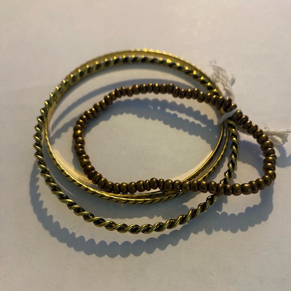 New Set of 4 Bracelets - Picture 2 of 2
